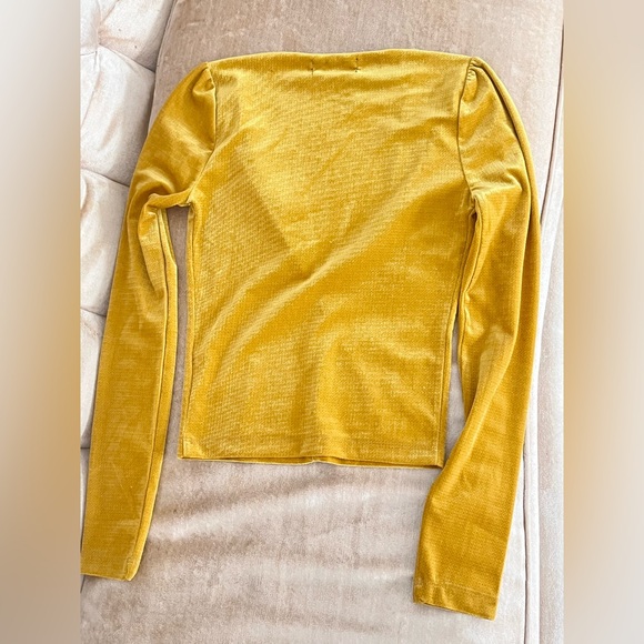 Urban Outfitters Royal Yellow Long Sleeve V-Neck Top Sz XS NWT - Picture 6 of 6